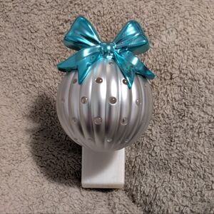 Bath & Body Works Silver and Blue Wallflower Fragrance Plug